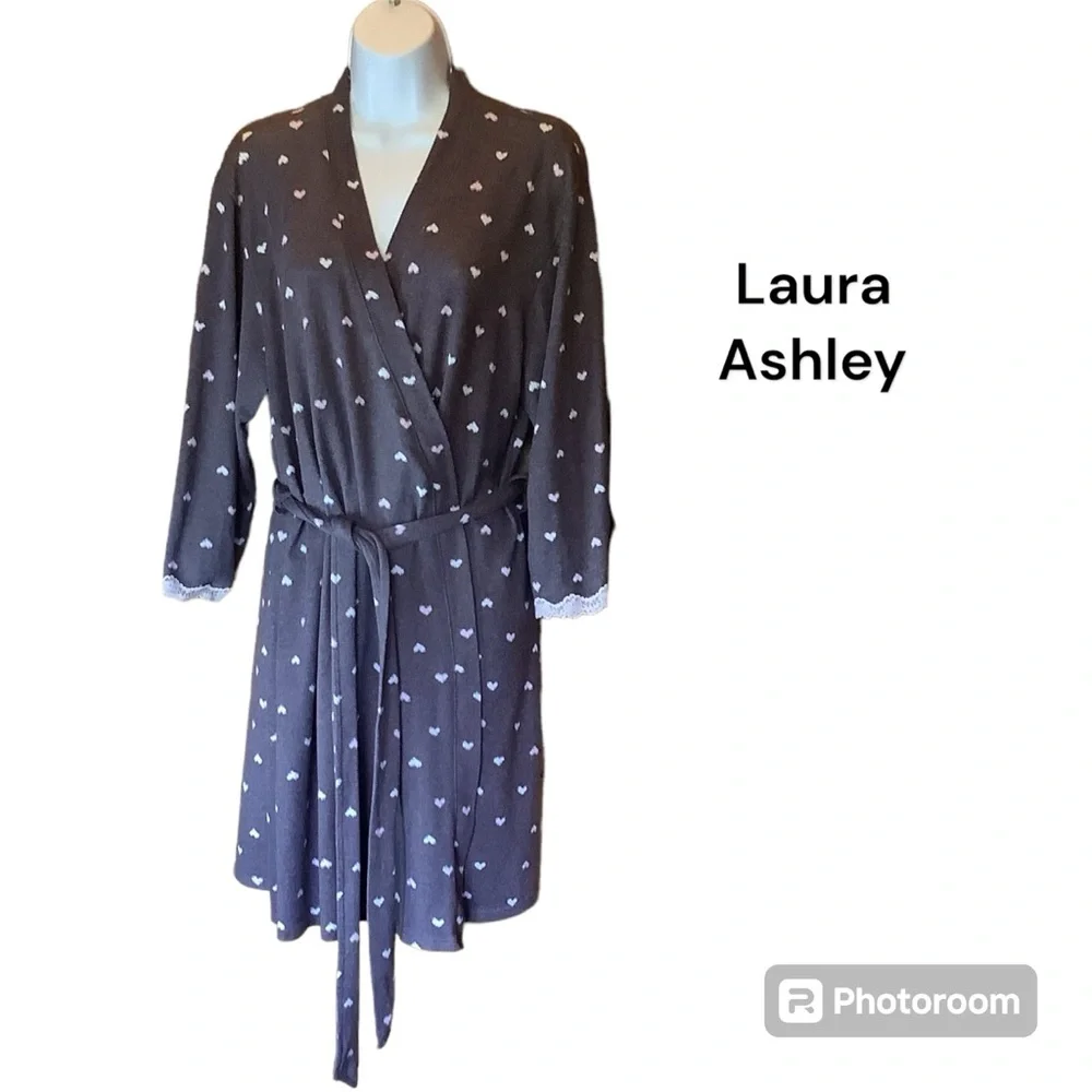Laura Ashley Robe - Picture 1 of 9